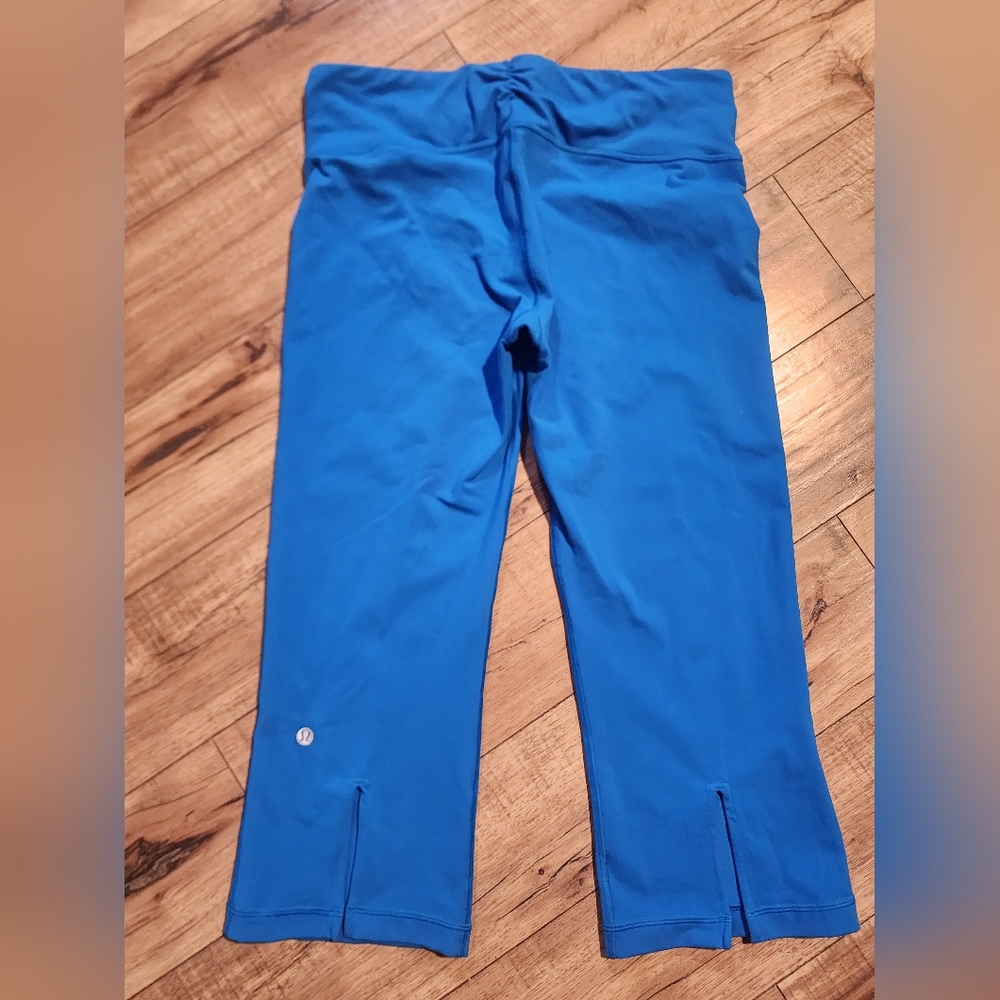 Lululemon cropped leggins - Picture 2 of 5